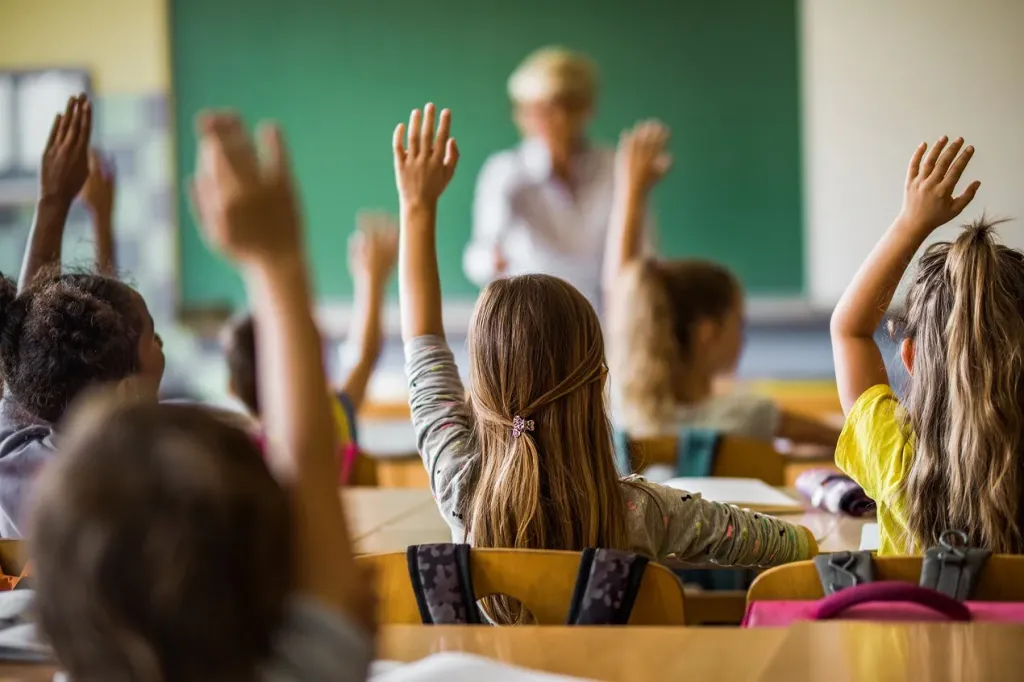 Jak wygląda sytuacja oświatowa na terenie gminy Czernica?