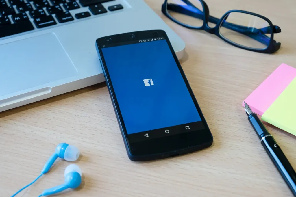 Jak wypromować swoją firmę na Facebooku? Skuteczne strategie